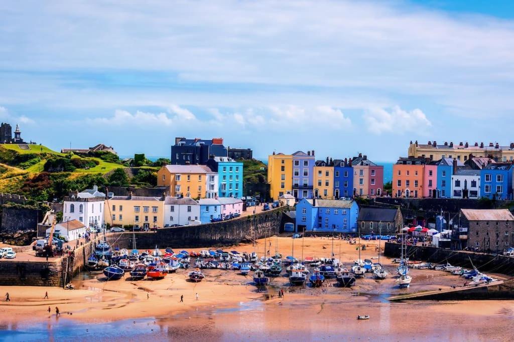 The Bothy Near Tenby, Big Projector Screen, Four-Poster Bed, On-Site Hot Tub Access Via Spa Pack, Breakfast Exteriör bild