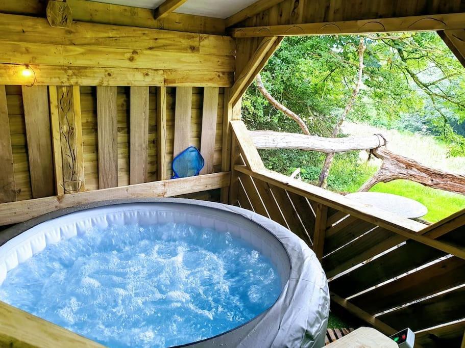 The Bothy Near Tenby, Big Projector Screen, Four-Poster Bed, On-Site Hot Tub Access Via Spa Pack, Breakfast Exteriör bild