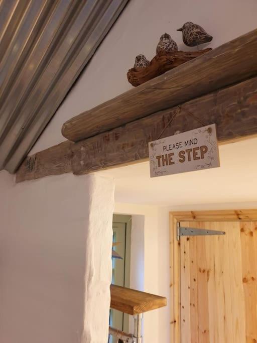 The Bothy Near Tenby, Big Projector Screen, Four-Poster Bed, On-Site Hot Tub Access Via Spa Pack, Breakfast Exteriör bild